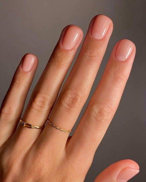 pink nude nails courtesy of matejanova